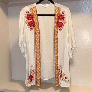ANDREE BY UNIT White Kimono with Red Floral Embroidery